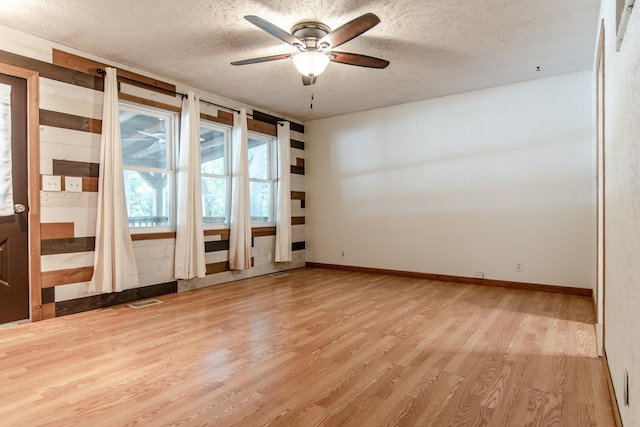 378 E Union St, Seneca, IL 61360 - empty room with light wood-style flooring, a textured ceiling, and a ceiling fan
