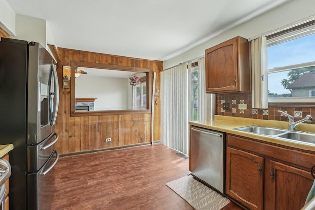 143 Hesterman Dr, Glendale Heights, IL 60139 - kitchen featuring stainless steel appliances, a sink, dark wood-type flooring, decorative backsplash, and light countertops