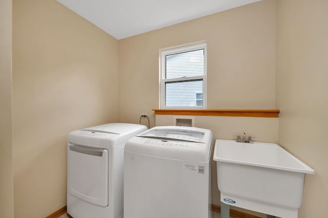 1039 Stewart Ct, Joliet, IL 60431 - laundry room featuring washer and clothes dryer and baseboards