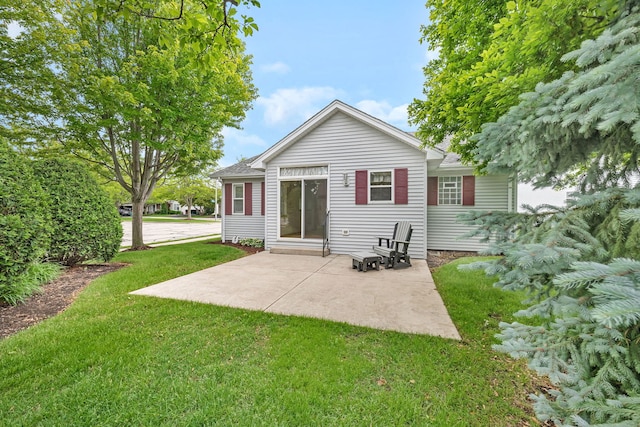 1039 Stewart Ct, Joliet, IL 60431 - back of property featuring a lawn and a patio