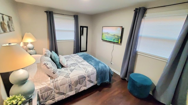 1427 Hampton Ln, Schaumburg, IL 60193 - bedroom featuring wood finished floors and baseboards