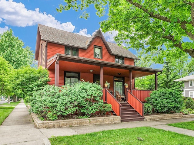 611 S Lynn St, Champaign, IL 61820 - chalet / cabin featuring covered porch and a shingled roof