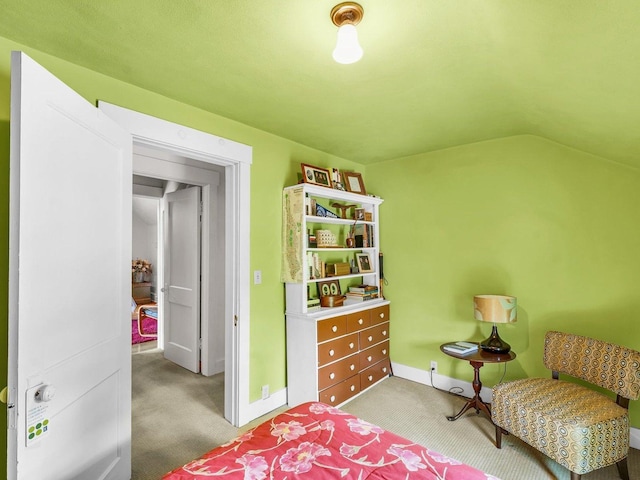 611 S Lynn St, Champaign, IL 61820 - bedroom featuring carpet flooring, baseboards, and lofted ceiling