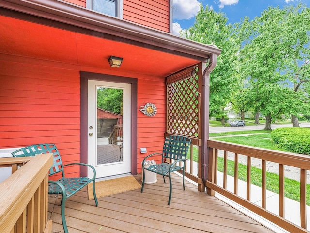 611 S Lynn St, Champaign, IL 61820 - view of wooden porch