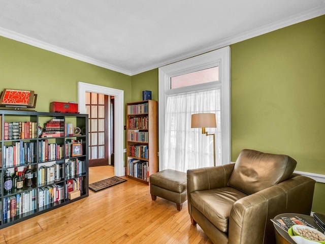 611 S Lynn St, Champaign, IL 61820 - sitting room with wood finished floors and crown molding
