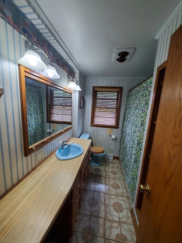 3771 Emerald Ave, Steger, IL 60475 - full bath featuring wallpapered walls, toilet, vanity, and baseboards