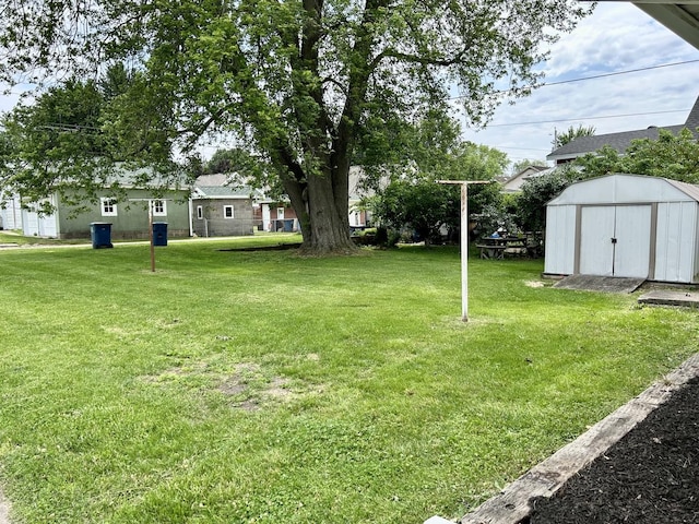 105 W 2nd St, Spring Valley, IL 61362 - view of green lawn