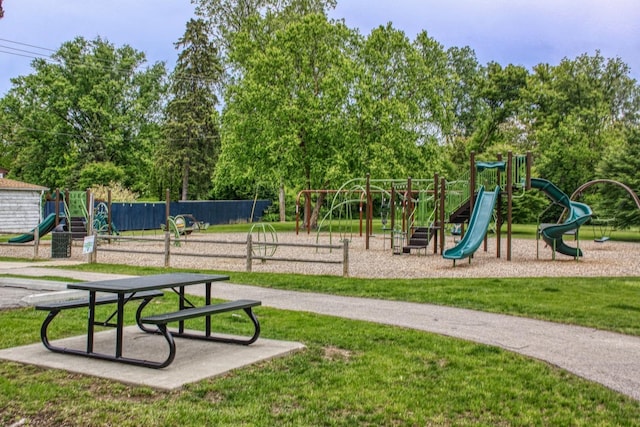266 S Warrington Rd, Des Plaines, IL 60016 - community jungle gym featuring view of scattered trees