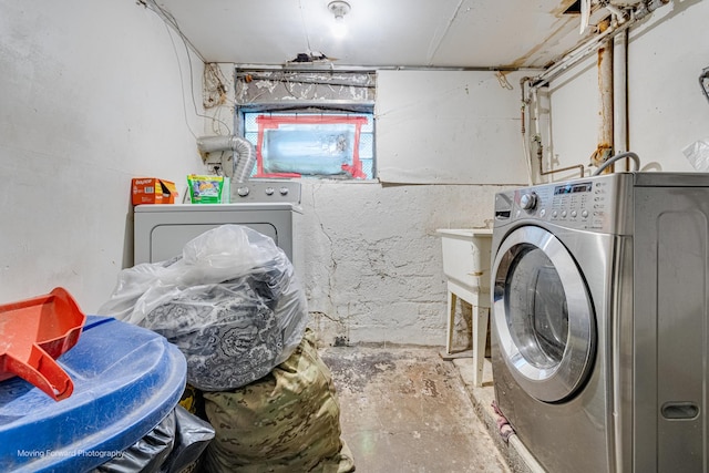 1508 N Massasoit Ave, Chicago, IL 60651 - laundry area featuring washer / clothes dryer