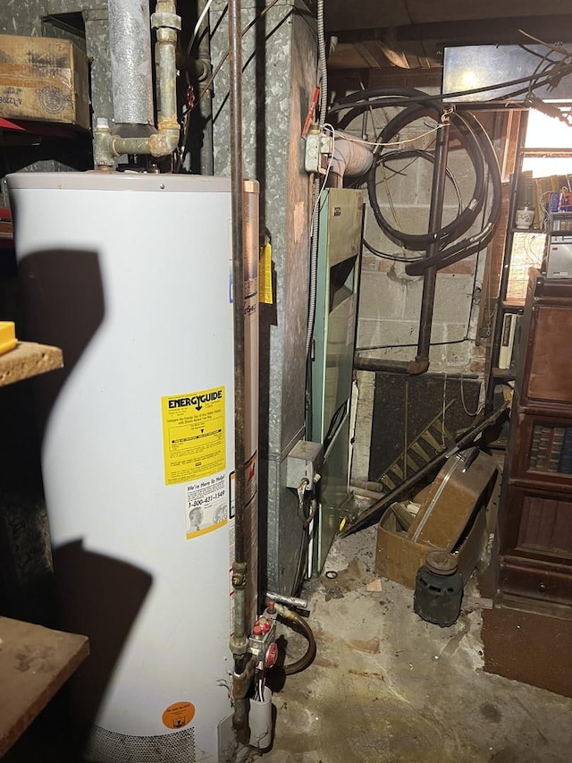11115 S S Ave L, Chicago, IL 60617 - utility room featuring gas water heater