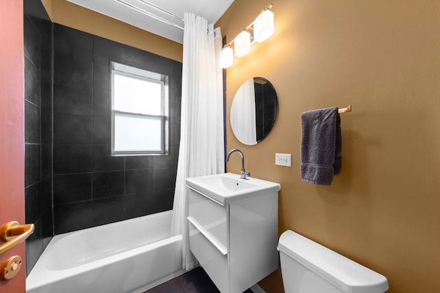 5054 N Troy St Unit 3, Chicago, IL 60625 - full bath featuring shower / tub combo with curtain, toilet, and vanity