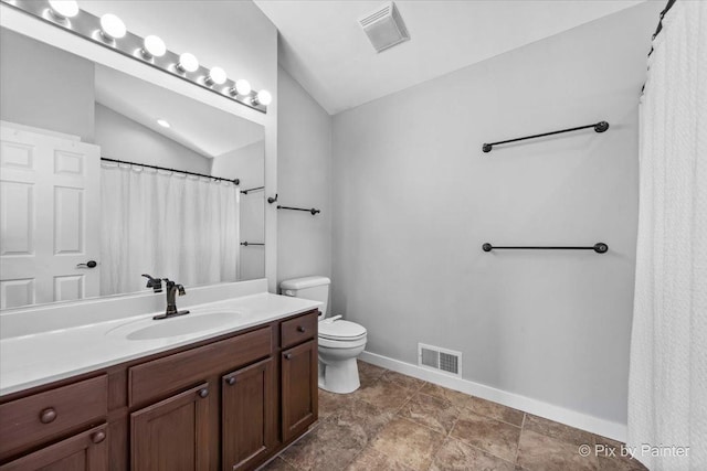2552 Autumn Grove Ct, Aurora, IL 60504 - full bathroom featuring lofted ceiling, toilet, vanity, baseboards, and curtained shower