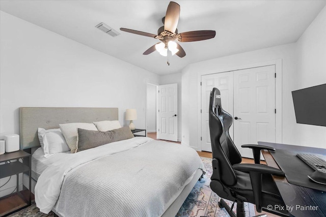 2552 Autumn Grove Ct, Aurora, IL 60504 - bedroom with a desk, wood finished floors, a closet, and a ceiling fan