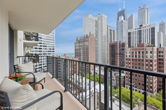 71 E Division St Unit 1606, Chicago, IL 60610 - balcony featuring a skyline view