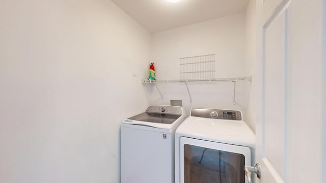 16158 Hillcrest Cir, Orland Park, IL 60467 - laundry room with washer and dryer