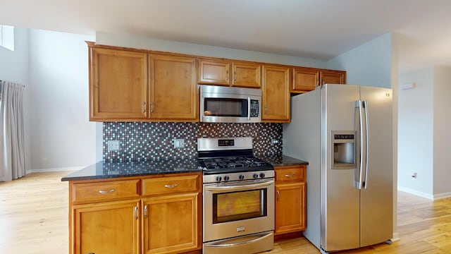 16158 Hillcrest Cir, Orland Park, IL 60467 - kitchen with appliances with stainless steel finishes, light wood finished floors, backsplash, and brown cabinets