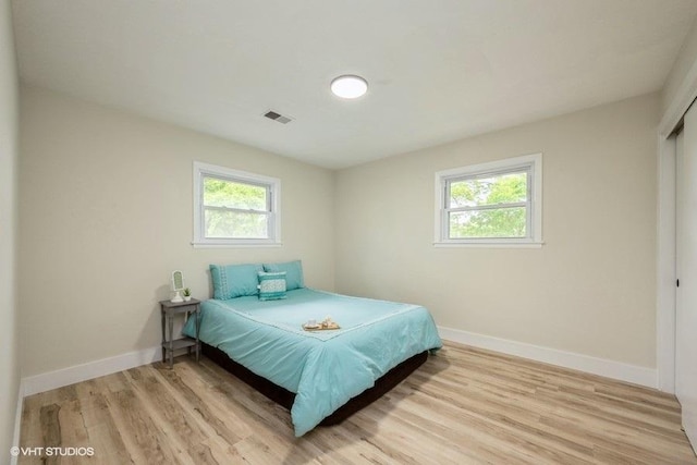 1134 N Dunton Ave, Arlington Heights, IL 60004 - bedroom featuring baseboards and light wood-style flooring