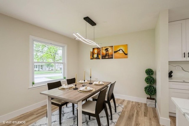 1134 N Dunton Ave, Arlington Heights, IL 60004 - dining room featuring light wood finished floors and baseboards