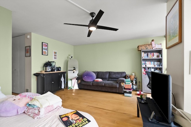 4343 N Clarendon Ave Unit 1301, Chicago, IL 60613 - living room with wood finished floors and ceiling fan