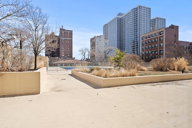 4343 N Clarendon Ave Unit 1301, Chicago, IL 60613 - view of property's community with a city view