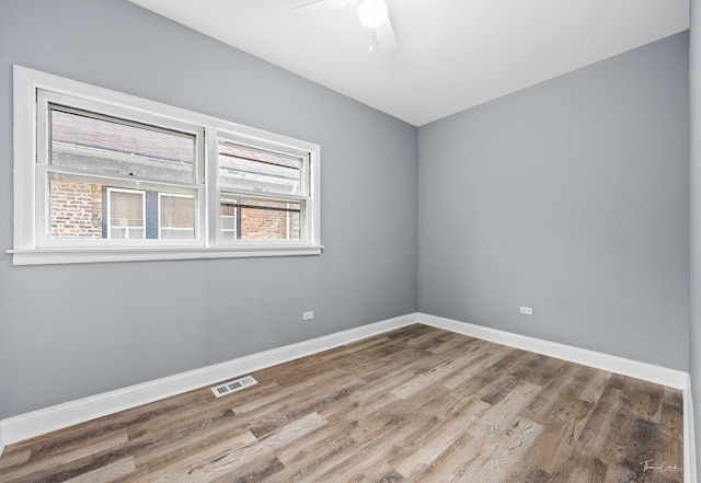 8425 S Essex Ave, Chicago, IL 60617 - unfurnished room featuring wood finished floors, baseboards, and ceiling fan