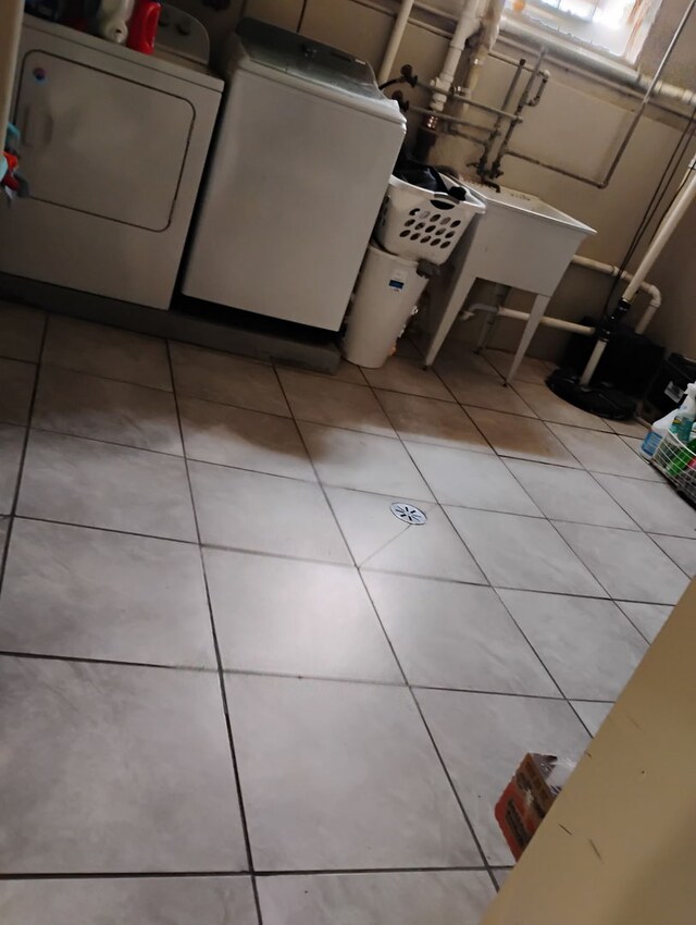 1424 Jerele Ave, Berkeley, IL 60163 - laundry area featuring washing machine and dryer and tile patterned floors