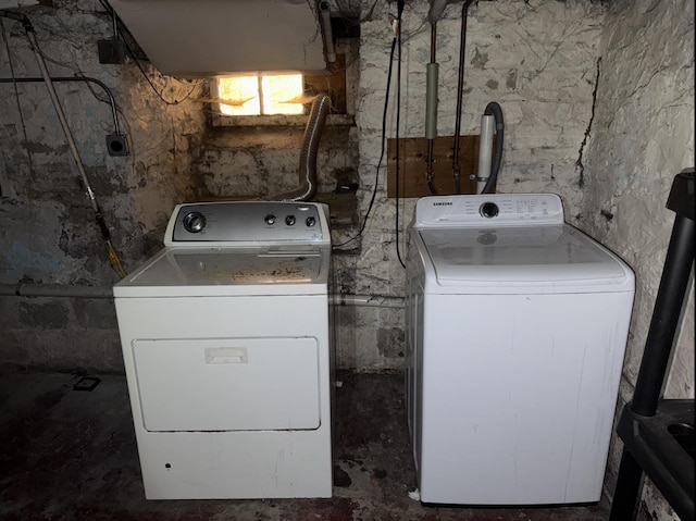 705 Campbell St, Joliet, IL 60435 - laundry room featuring separate washer and dryer