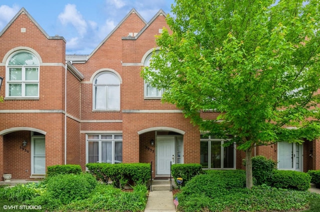 5932 N Sauganash Ln, Chicago, IL 60646 - view of front of home with brick siding