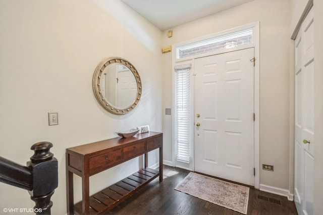 5932 N Sauganash Ln, Chicago, IL 60646 - entryway with wood finished floors and baseboards