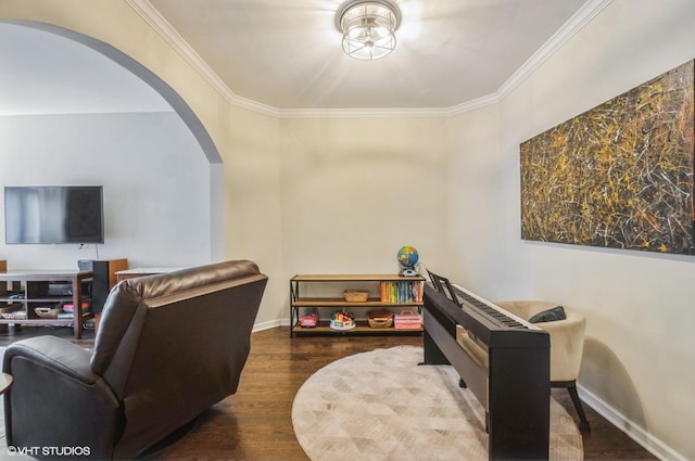 5932 N Sauganash Ln, Chicago, IL 60646 - living room featuring arched walkways, wood finished floors, ornamental molding, and baseboards