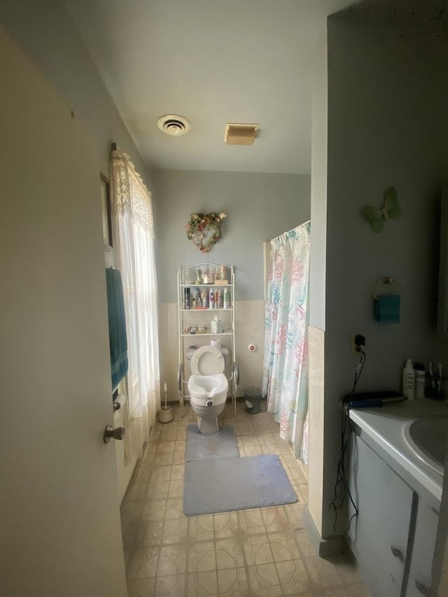 131 S 3rd St, Oregon, IL 61061 - full bath featuring a shower with curtain, vanity, and toilet