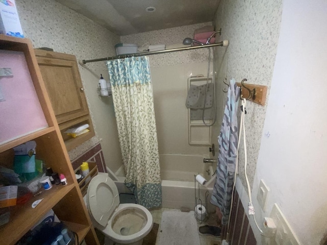 131 S 3rd St, Oregon, IL 61061 - full bath with toilet, shower / tub combo, and wallpapered walls