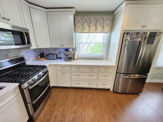 271 E Cleburne Ave, Bartlett, IL 60103 - kitchen featuring appliances with stainless steel finishes, wood finished floors, and light countertops