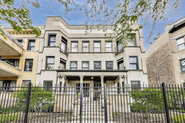 917 W Gunnison St Unit 1W, Chicago, IL 60640 - view of apartment building / complex with a fenced front yard