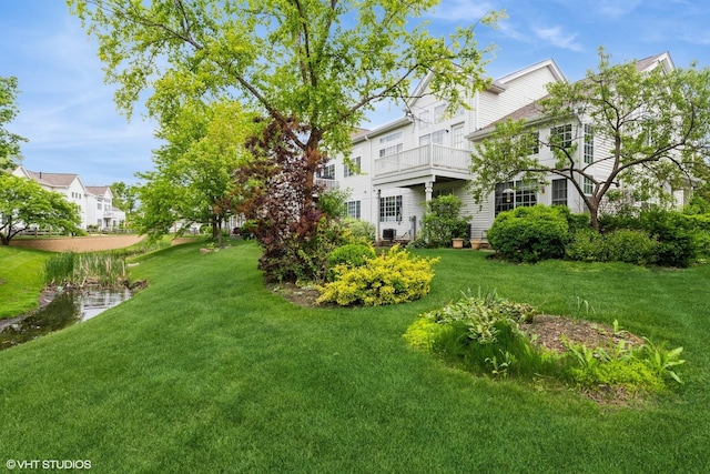 645 Concord Way Unit 645, Prospect Heights, IL 60070 - view of grassy yard featuring a balcony