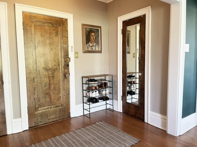 208 N Oak Park Ave Unit 3Jj, Oak Park, IL 60302 - entrance foyer with dark wood-type flooring and baseboards