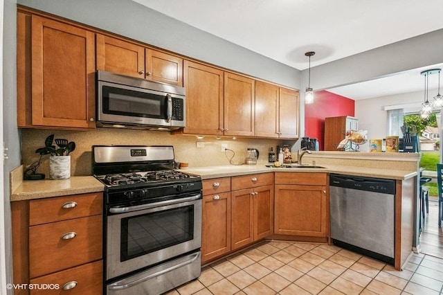 1063 Ridgefield Cir, Carol Stream, IL 60188 - kitchen with stainless steel appliances, a sink, a peninsula, and light countertops