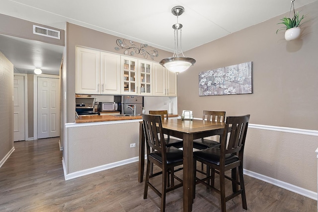 5235 James Ln Unit 1202, Crestwood, IL 60418 - dining space with dark wood-type flooring and baseboards