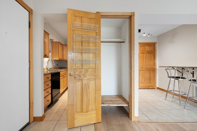 4825 W 109th St Unit 303, Oak Lawn, IL 60453 - closet featuring a sink