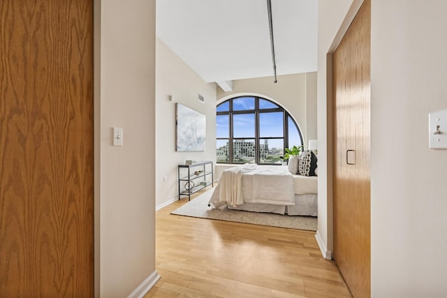 1503 S State St Unit 606, Chicago, IL 60605 - hallway featuring light wood-type flooring and high vaulted ceiling