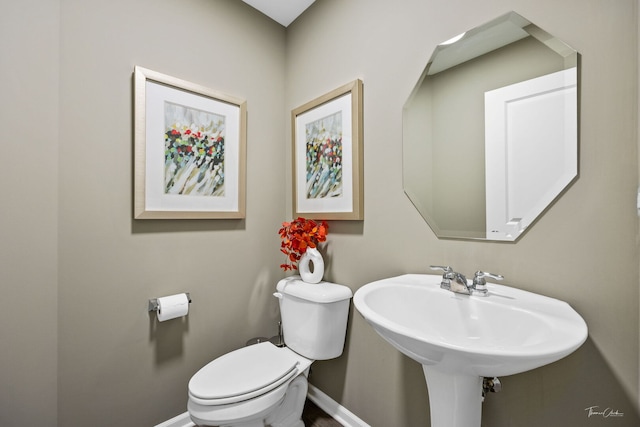 642 Wolverine Dr, Aurora, IL 60502 - bathroom with toilet and baseboards
