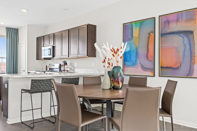 642 Wolverine Dr, Aurora, IL 60502 - dining space featuring baseboards, recessed lighting, and wood finished floors