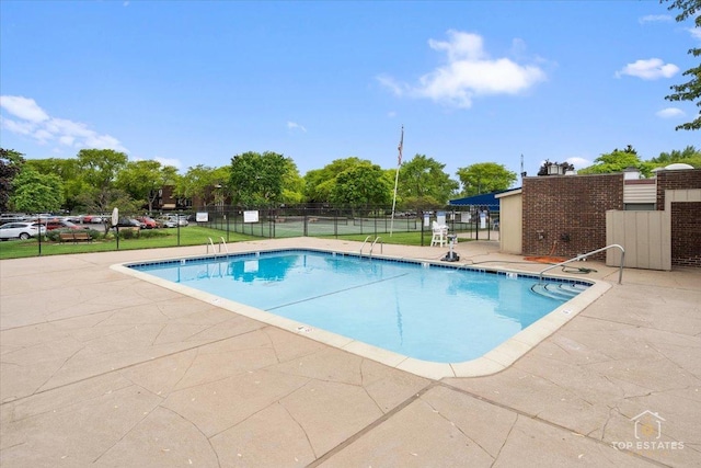 1550 Sandpebble Dr Unit 209, Wheeling, IL 60090 - community pool with a patio area