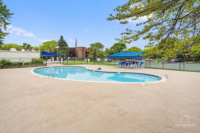 1550 Sandpebble Dr Unit 209, Wheeling, IL 60090 - community pool with a patio area