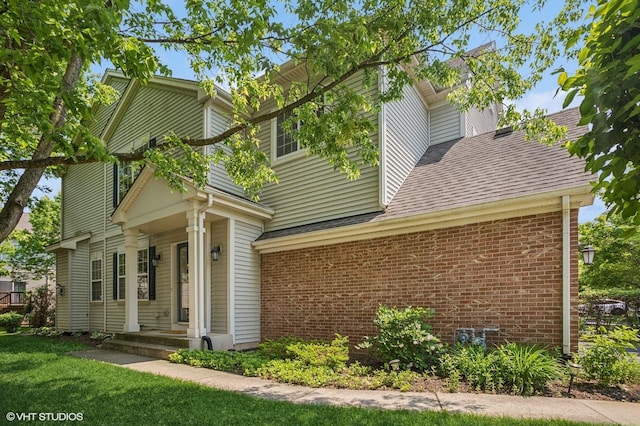 6068 Halloran Ln, Hoffman Estates, IL 60192 - traditional home with brick siding, roof with shingles, and a front yard