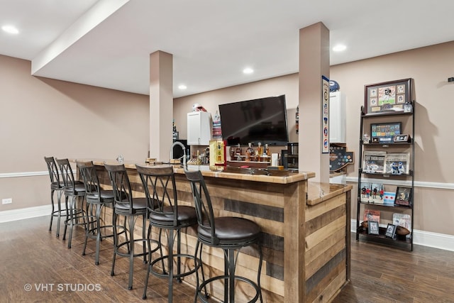 22957 Devonshire Ln, Frankfort, IL 60423 - indoor wet bar with dark wood finished floors, recessed lighting, and baseboards