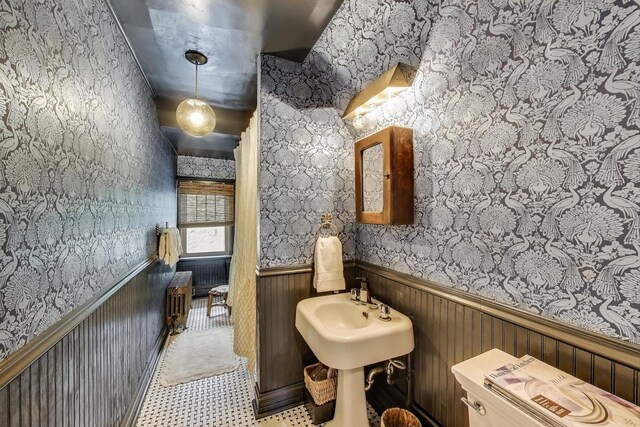 1701 W Chase Ave, Chicago, IL 60626 - bathroom with wallpapered walls, wainscoting, and radiator