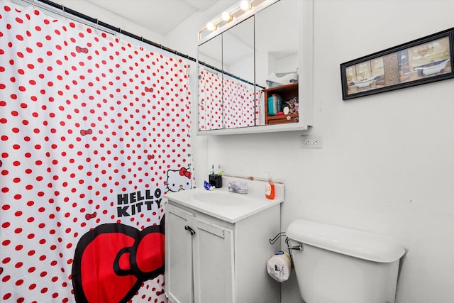 3034 S Komensky Ave, Chicago, IL 60623 - full bath featuring vanity, toilet, and a shower with curtain