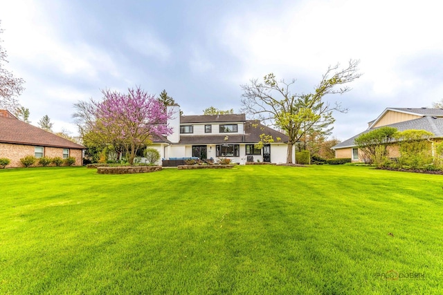 8 Pheasant Row, Lincolnshire, IL 60069 - rear view of house featuring a lawn