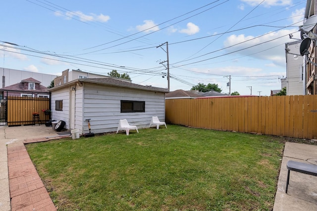 4109 W Oakdale Ave, Chicago, IL 60641 - view of yard featuring a patio area